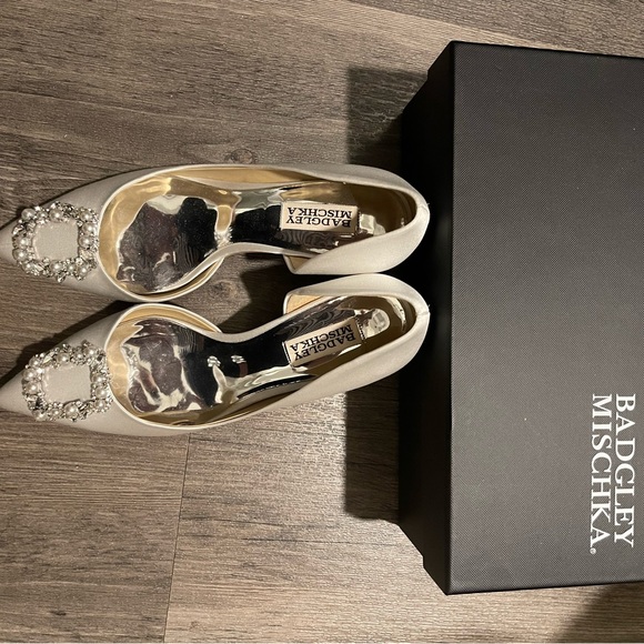 Badgley Mischka heels. Size 7.5 super comfortable. Used only once - Picture 10 of 11